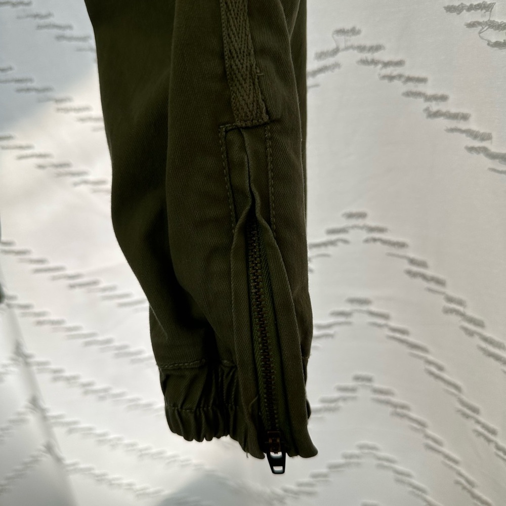 Aventura Women's Olive Cropped Pants - Picture 3 of 6